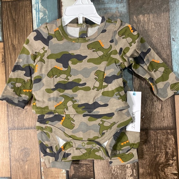 Robeez Dino 🦖 camo two piece set pattered onsie - Picture 1 of 16